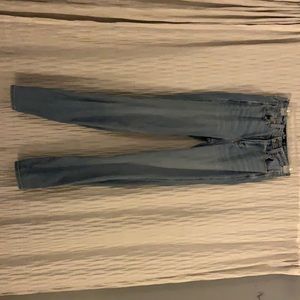 Hollister high rise mom jeans in medium wash, worn once but don’t fit me!
